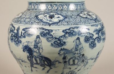 Wine pot with decor of food carriers, horsemen and servants in landscape, Ming dynasty