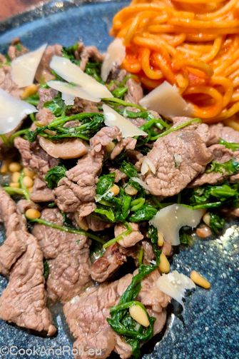 Straccetti con la rucola de irish angus rib eye au wok demeyere