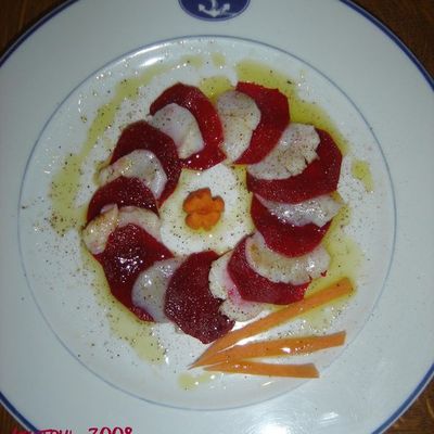 Carpaccio de Saint-Jacques et betterave à l'huile d'olive à la truffe