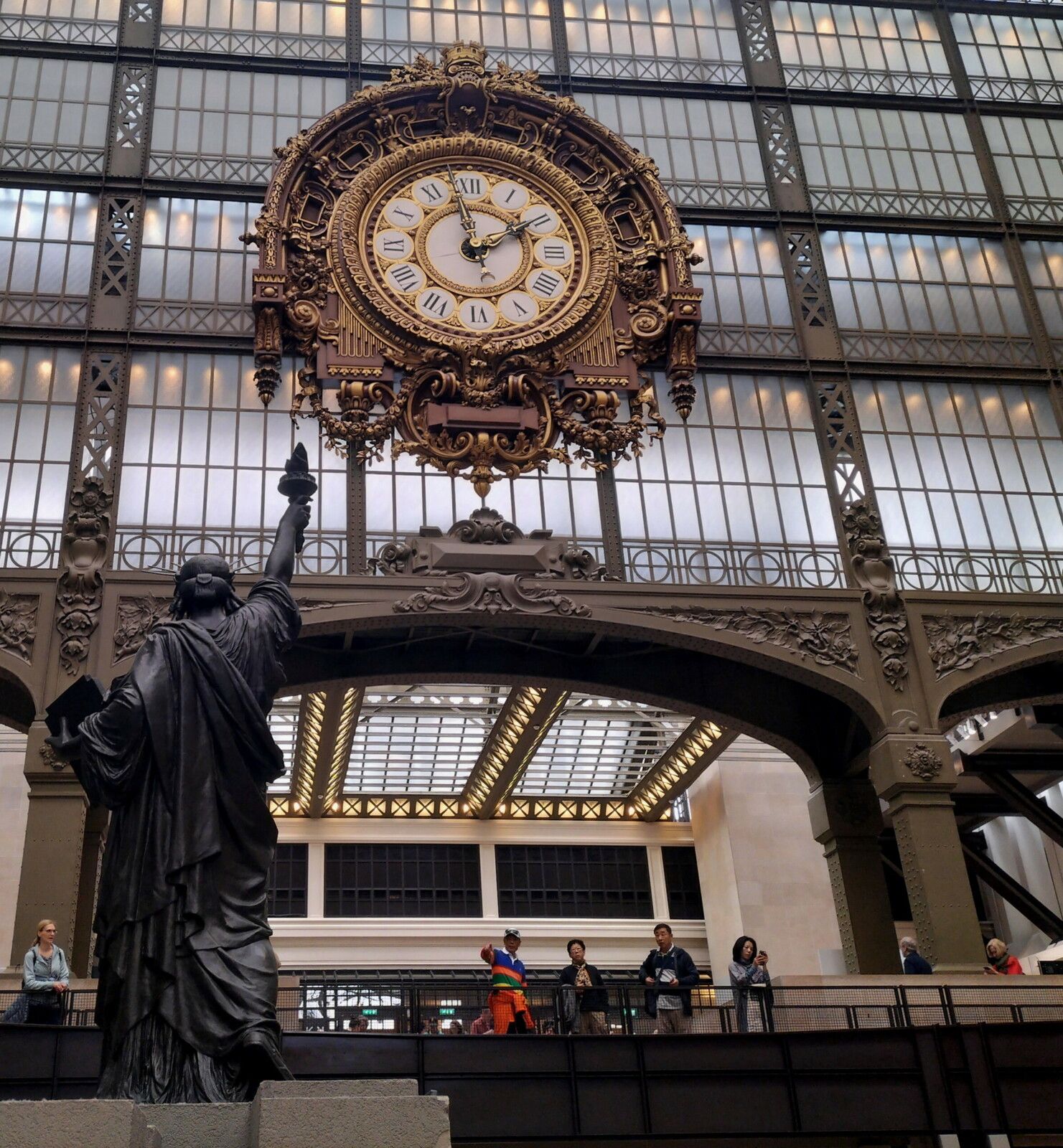 Paris, musée d'Orsay, statue de la Liberté et horloge, insta (75)