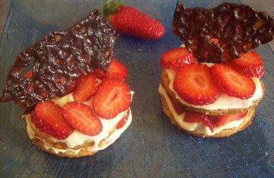 MILLE FEUILLES DE FRAISES ET SA CHIPS DE CARAMBAR