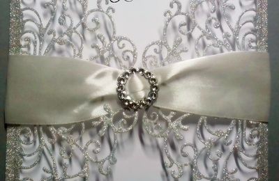 FAIRE-PART MARIAGE CISELE ARGENT PAILLETE orné de ruban satin et bijou strass