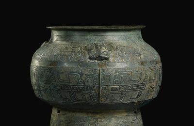 An archaic bronze ritual vessel (Pou), Late Shang dynasty