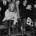 1963 BB à Londres pour Une ravissante idiote