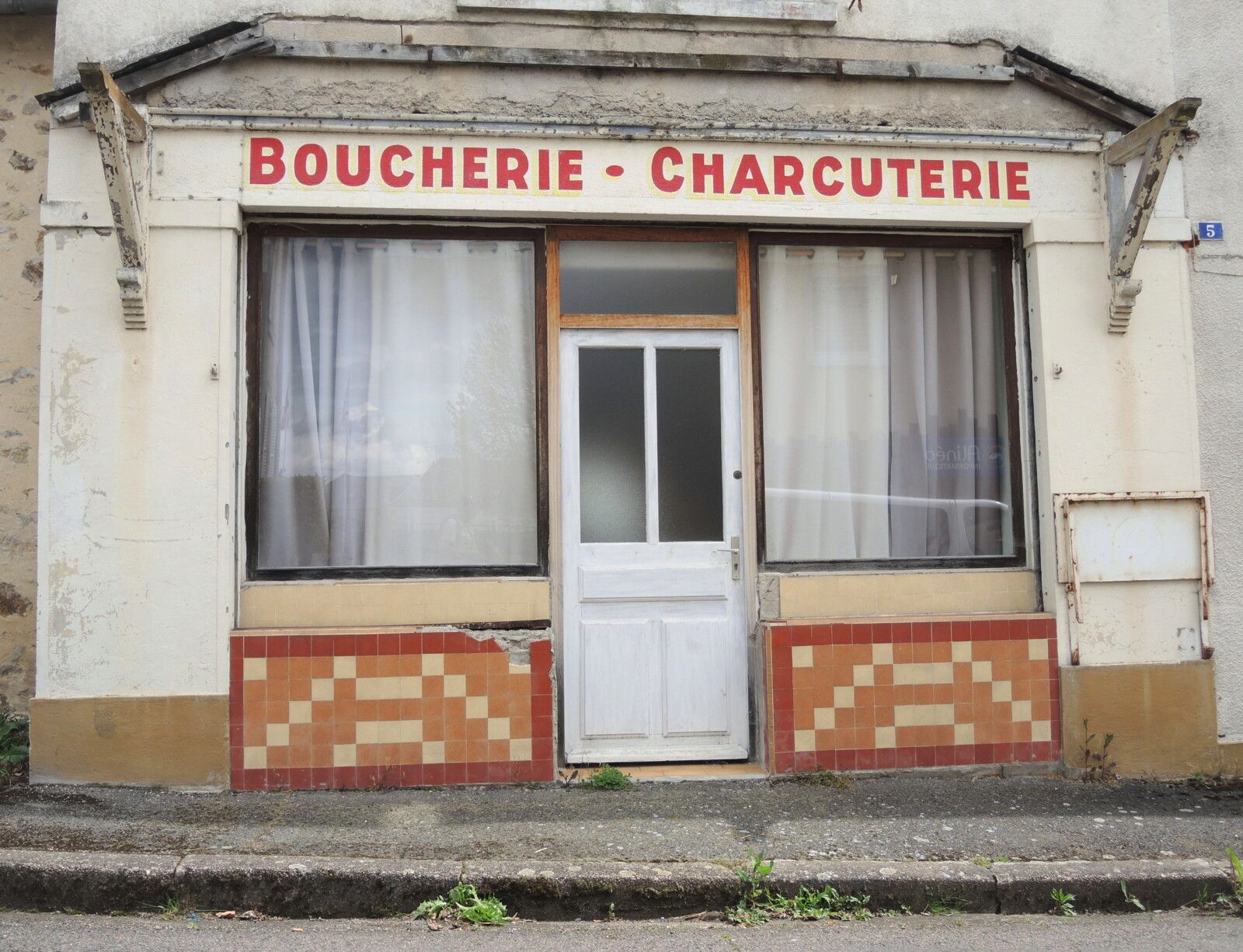Saint-Honoré-les-Bains, ancienne boucherie (58)