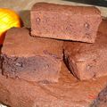 brownie à la fêve tonka et gelée de piment d'espelette