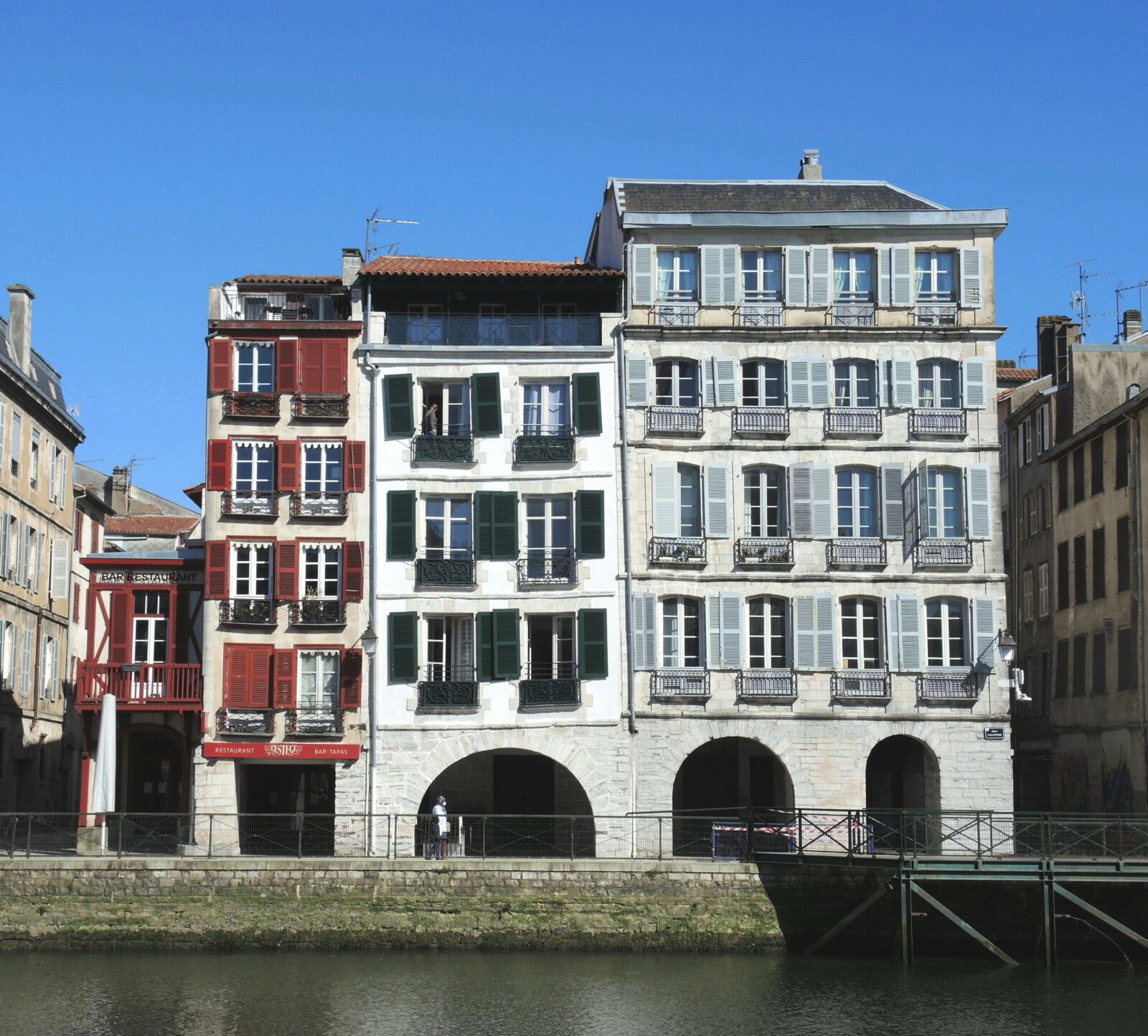 Bayonne, quai de Nive, quai Galuperie. (64)
