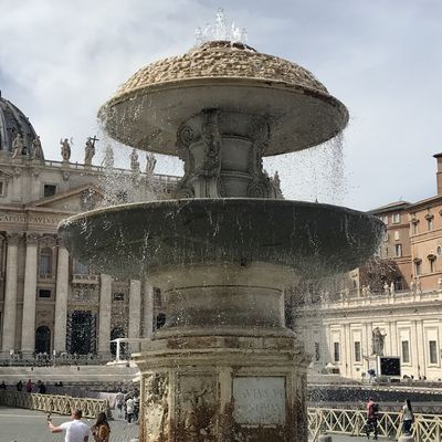 Les fontaines de Rome (51/52). Vatican - Les Fontaines de la Place Saint-Pierre.