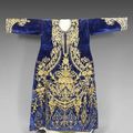 Robe de mariage, Bindalli, en velours bleu nuit brodé en kabarma doré. Turquie, art ottoman, XIXe siècle.