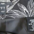 Jupe H&amp;M noir à motifs floraux.