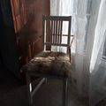 Une chaise + des accoudoirs = un fauteuil