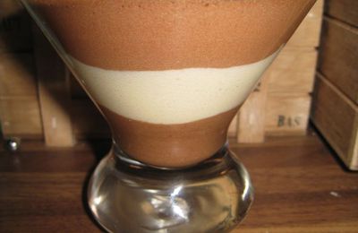 Mousse bicolore au chocolat (au lait et blanc)