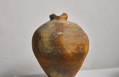 A Shigaraki storage jar, Muromachi period, 15th century