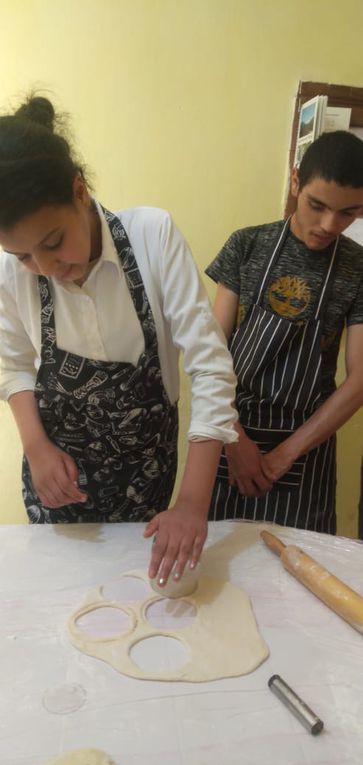 Des beignets à l'atelier pâtisserie mardi a.m. au temps d'accueil à Ourika Tadamoune