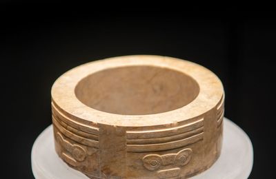 Jade Cong-shaped bracelet with animal-face motifs, Liangzhu culture, 34th-24th century BC