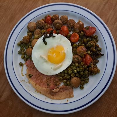 Sauté de petits pois aux champignons et au bacon