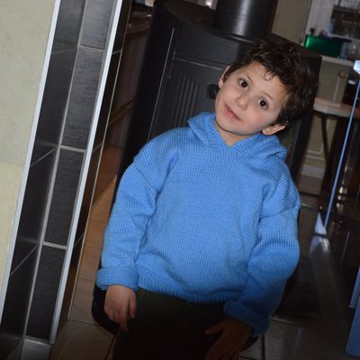 Pull bleu pour garçon en t. 5-6 ans