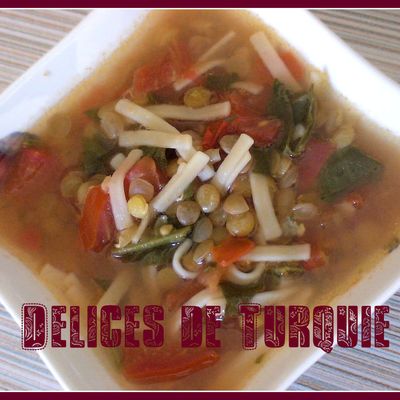 Soupe de pâtes et lentilles vertes - Yeşil Mercimekli Erişte Çorbası