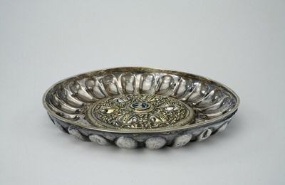 Small candy bowl with pomegranates from the Lüneburg Council Silver, Peter I Kule, Hans Kule, 1560, Lübeck