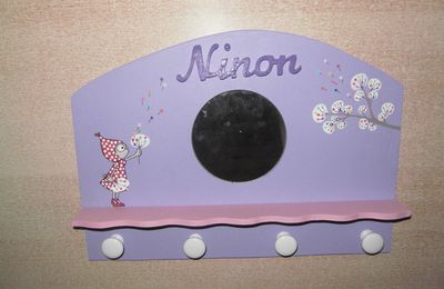 porte bijou personnalisé avec un miroir et une petite tablette pour une petite fille 