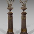 Paire de vases en granit porphyroïde posant sur un piédouche à côtes torses. Epoque Louis XVI