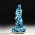 Statuette de Liu Hai en porcelaine à glaçure turquoise et aubergine, Chine, Dynastie Qing, XVIIIe siècle