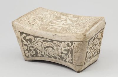 Headrest with motif of chrysanthemums, Northern Song dynasty, 11th century