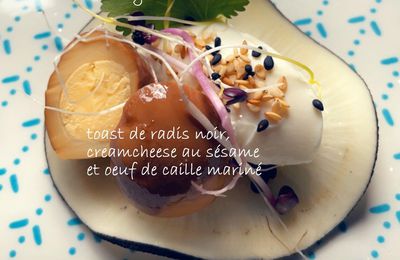 toast de radis noir, creamcheese au sésame et oeuf de caille mariné