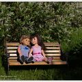 Les amoureux qui se bécotent sur les bancs publics... Lovers who smooch themselves on public benches