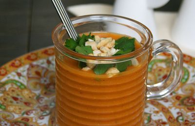 Velouté de patate douce au lait de coco et cacahuètes 