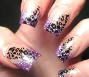 Nail art Violet pailleté + Taches