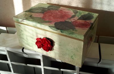 San Valentino in una scatoletta - Valentine's Day in a little wood box-St.Valentin dans une petite boite 