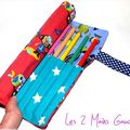 Trousse roulée pour garçon sur le thème des pirates, doublure avec poissons et étoiles