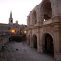 AU FUR ET A MESURE DES RUES D'ARLES 