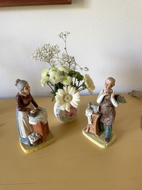 Lundi 27 octobre 2025 Ma gentille voisine m'a offert un beau bouquet dernièrement ,&quot;Un petit bouquet pour prolonger la beauté du geste. Belle semaine à vous qui passez par ici ! mon diapo s'en suit 