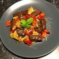 Boeuf au curry rouge et nouilles chinoises  