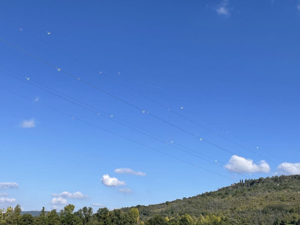 Lundi 06 octobre 2025 ma rando du mercredi 01 oct 2025  : L’“île de Mirefleurs” est une ancienne carrière réaménagée en plan d’eau, proche de la rivière Allier, à Mirefleurs dans le Puy‑de‑Dôme (63 ) Mon diapo au fil de mes pas 