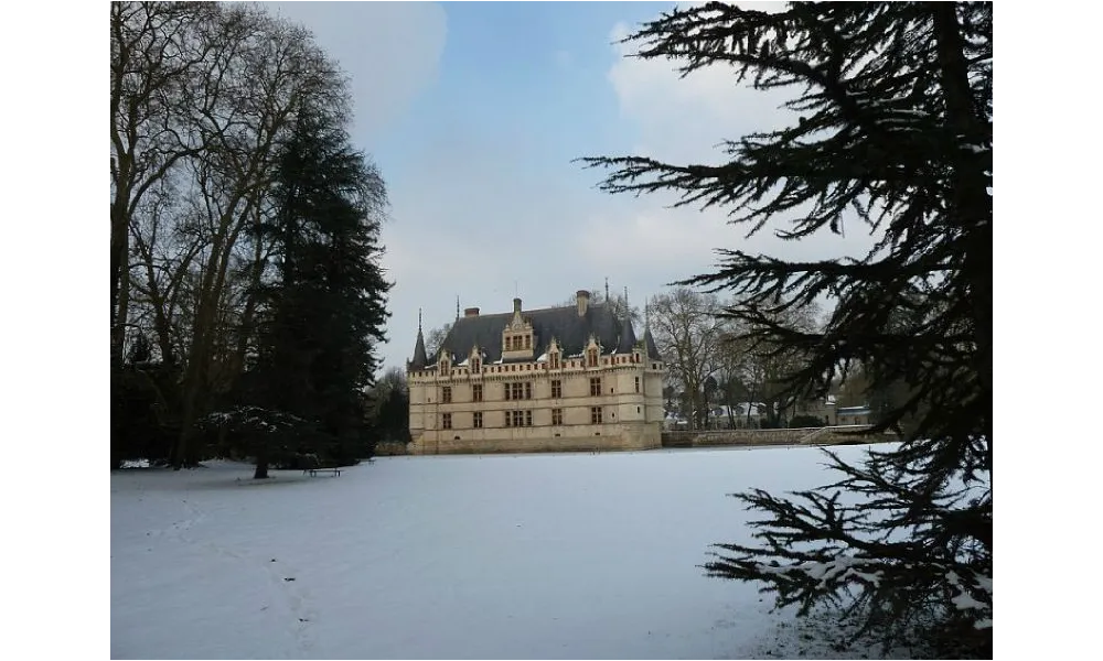 Azay-le-Rideau dans son manteau blanc