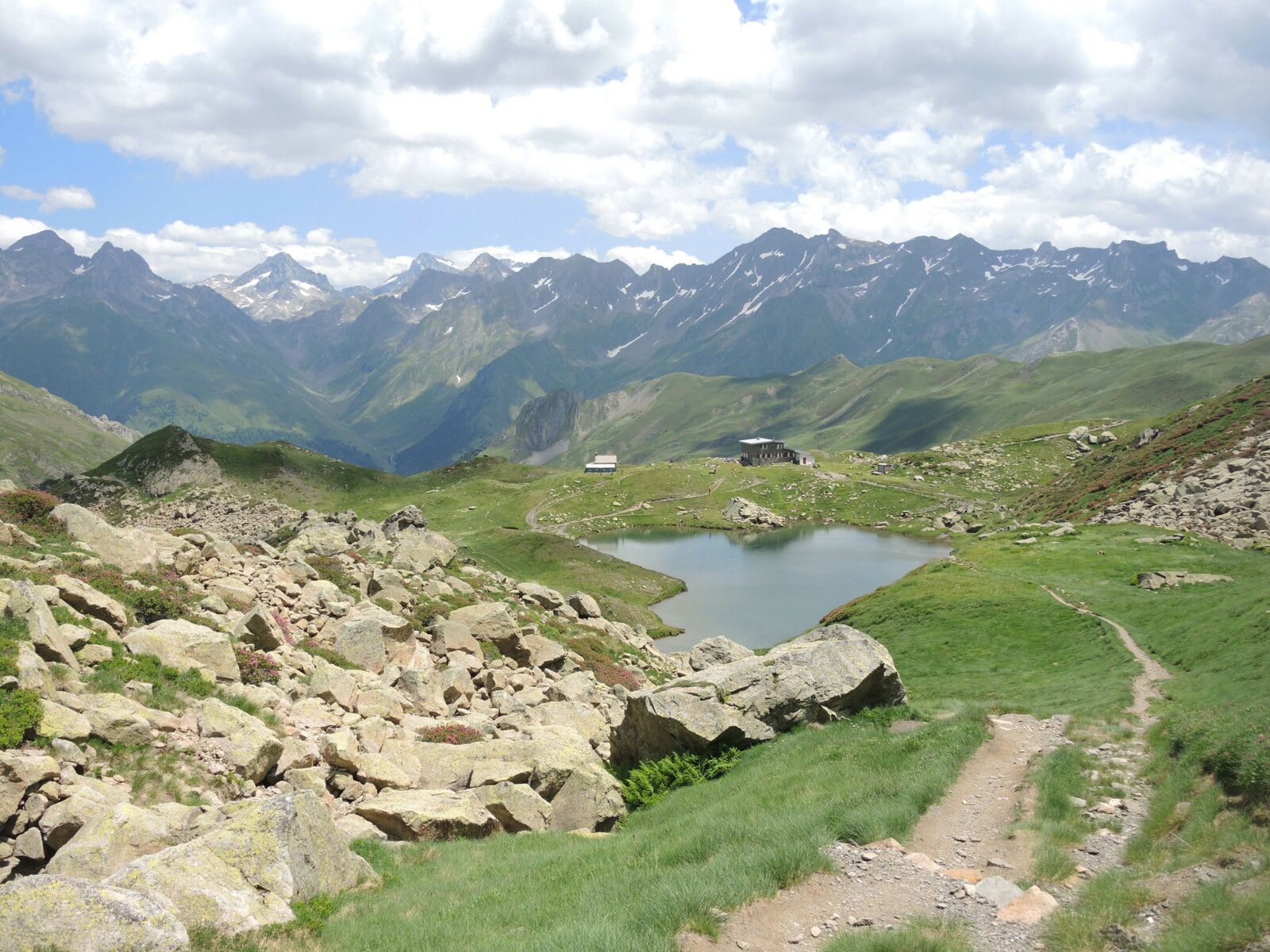 Lac de Pombie, rando Pombie-Peyreget, en chemin pour Peyreget.. (64)
