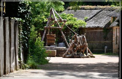 Dans le village de "Saint Philibert-le-Vieil" du Puy du Fou.