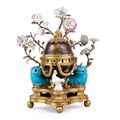 Brûle-parfum en laque de Chine, porcelaine de Chine et porcelaine de Saxe à monture de bronze doré d'époque Transition