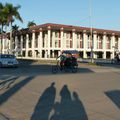 L'hotel de ville, flambant neuf, et la grande fontaine de l'avenue de l'indépendance de Tamatave !