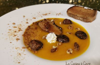 Velouté de potimarron, châtaignes, foie gras poêlé et noix