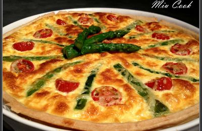 Tarte aux asperges, jambon cru et tomates cerises