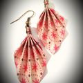 # 019. Boucles d'oreilles origami feuilles roses