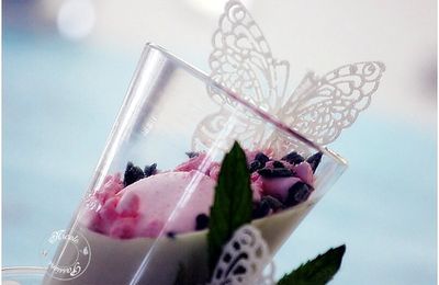 Pannacotta menthe fraîche et menthe cristallisée......Papillons en sucre dentelle....et meringues