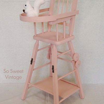 La chaise haute de poupée 