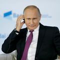 Poutine promet une réplique "rapide" en cas de restrictions des médias russes aux Etats-Unis