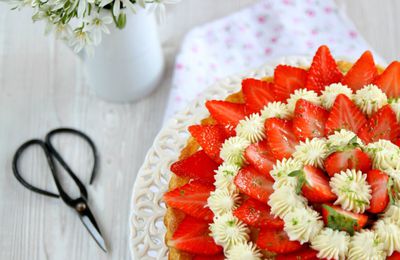 Gâteau aux fraises, crème mascarpone au citron vert et 10 ans du blog