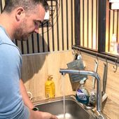 Polluant dans l'eau : le CVM, ce gaz cancérogène présent dans certaines canalisations en PVC